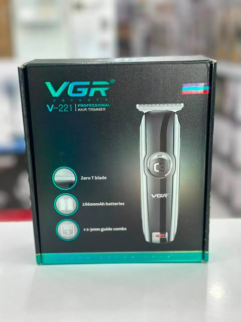 ماشین اصلاح وی جی آر مدل V221 با تیغه استیل